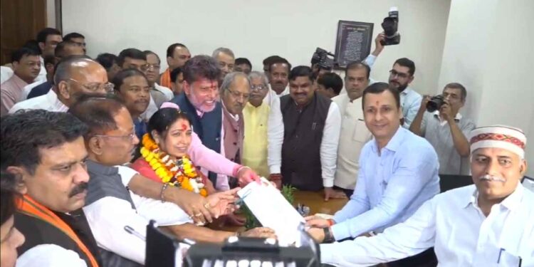 राज्यसभा चुनाव: लक्ष्मी वर्मा ने भरा नामांकन, CM विष्णु देव साय समेत कई बड़े नेता रहे मौजूद