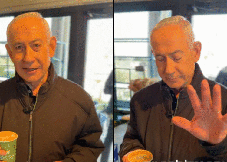 नेतन्याहू ने कॉफी पीते हुए उड़ाया मौत की अफवाहों का मजाक, कैमरे पर दिखाईं उंगलियां