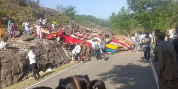 जम्मू-कश्मीर के उधमपुर में भीषण बस हादसा, 15 की मौत; बढ़ सकता है आंकड़ा