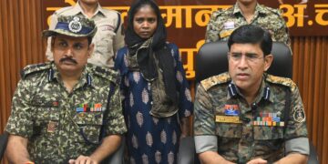 1 लाख की इनामी महिला नक्सली ने किया आत्मसमर्पण, बोली-‘विचारधारा खोखली, संविधान पर भरोसा’