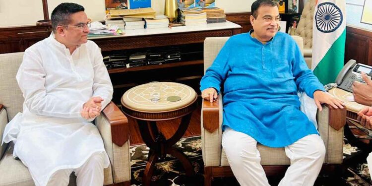 रायपुर–नागपुर हाईवे पर फ्लाईओवर की मांग, केंद्रीय मंत्री से मिले विधायक