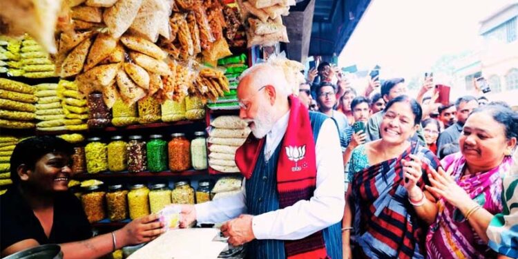 PM नरेंद्र मोदी का झालमुड़ी वाले को दिया 10 का नोट, 1 लाख में बिक रहा! खरीदने की लगी होड़