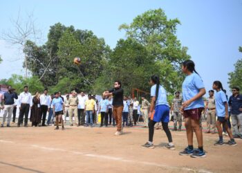 सचिन तेंदुलकर दंतेवाड़ा पहुंचे: छिंदनार में ‘खेल क्रांति’ की शुरुआत, बच्चों से मिलकर भावुक हुए