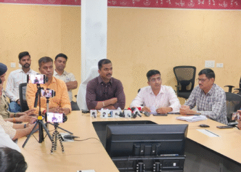 Raipur Crime News: लक्जरी कार में घूमकर चेन स्नैचिंग करने वाला अंतर्राज्यीय गिरोह पकड़ाया