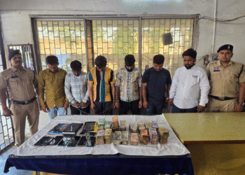 Raipur Crime News: ऑनलाइन सट्टा गिरोह पर पुलिस का शिकंजा, 9 लाख नकद के साथ 6 आरोपी गिरफ्तार