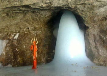 Amarnath Yatra पंजीयन: टोकन के लिए रात से ही बैंकों के बाहर लगी लंबी कतार