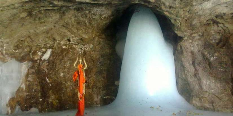 Amarnath Yatra पंजीयन: टोकन के लिए रात से ही बैंकों के बाहर लगी लंबी कतार
