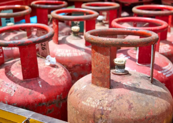 किचन पर संकट! LPG खपत में 13% की भारी गिरावट, पश्चिम एशिया में जारी तनाव का पड़ा सीधा असर