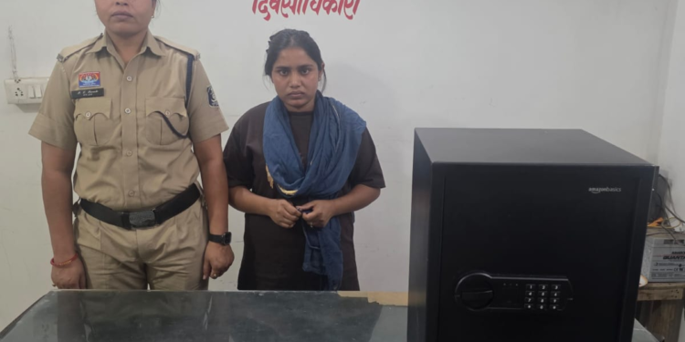 Raipur Crime News: घर की नौकरानी ने उड़ाए ढाई लाख रुपये, लॉकर सहित फरार आरोपी गिरफ्तार