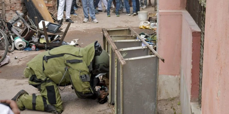 पश्चिम बंगाल से बड़ी खबर, भांगर में तृणमूल कांग्रेस के कार्यकर्ता के घर से 100 देसी बम बरामद