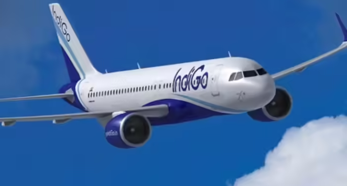 Emergency Landing at Raipur Airport:  फ्लाइट में अचानक बिगड़ी महिला की तबीयत, जान बचाने के लिए सैकड़ों फीट की ऊंचाई से जमीन पर उतरा प्लेन, रायपुर में इमरजेंसी लैंडिंग