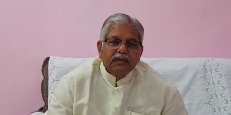 हाई अलर्ट के बीच पूर्व विधानसभा अध्यक्ष के साथ लूट, मोबाइल छीनकर बदमाश फरार