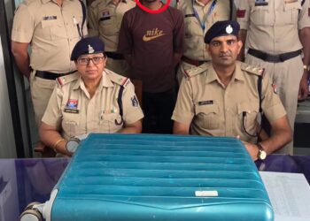 रायपुर रेलवे स्टेशन पर बड़ी कार्रवाई: GRP और RPF ने अंतरराज्यीय तस्कर को दबोचा, 5.35 लाख का गांजा जब्त