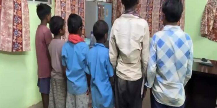 अपने ही बच्चों को मां-बाप ने दलाल को बेचा, तस्करी के मामले में 6 मासूमों का रेस्क्यू