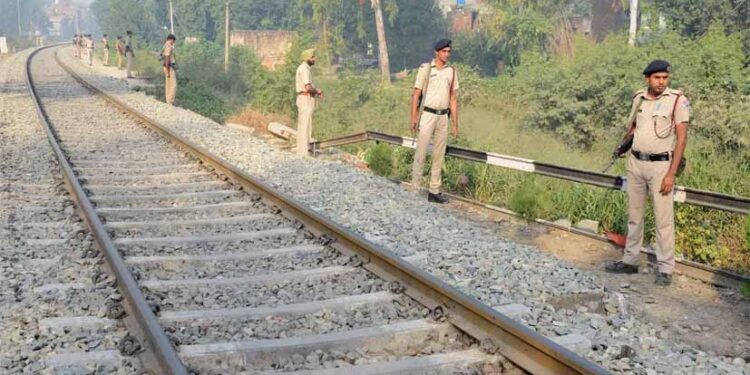 छत्तीसगढ़ में बड़ा रेल हादसा टला, मालगाड़ी का इंजन पटरी से उतरी; 3 घंटे बाद बहाल हुआ ट्रैक