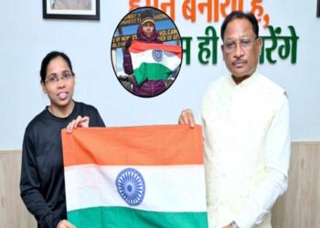 Tiranga Hoisted On World’s Highest Peak: जांजगीर-चांपा की बेटी अमिता श्रीवास ने माउंट एवरेस्ट फतह कर रचा इतिहास
