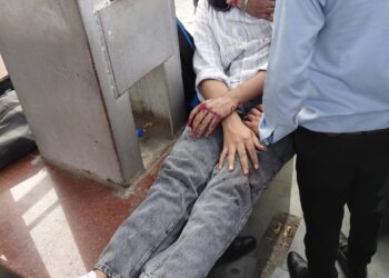 चलती ट्रेन में मोबाइल छीनने की कोशिश, 17 वर्षीय यात्री गिरकर घायल