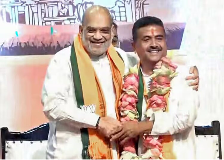 शुभेंदु अधिकारी: पिता रहे कैबिनेट मंत्री, खुद नहीं की शादी, कांग्रेस से CM की कुर्सी तक का सफर