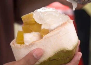Coconut Water Recipes: नारियल पानी को दें स्वाद का फन ट्विस्ट, इससे बनाएं ये 5 कमाल की चीजें