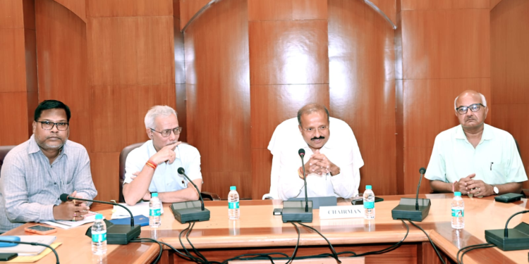 बिजली सप्लाई को बेहतर बनाने नई तकनीकों और एआई का करें अधिकतम उपयोग – सुबोध कुमार सिंह