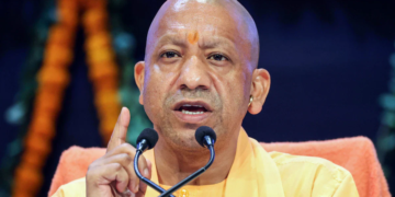 यूपी में कल 3.30 बजे कैबिनेट विस्तार, कई मंत्रियों का कट सकता है पत्ता, सामने आया बड़ा अपडेट