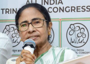 भाजपा के सत्ता में आते ही बदले सुर, TMC ने पांच नेताओं को थमाया नोटिस; पूछा- कार्रवाई क्यों न की जाए