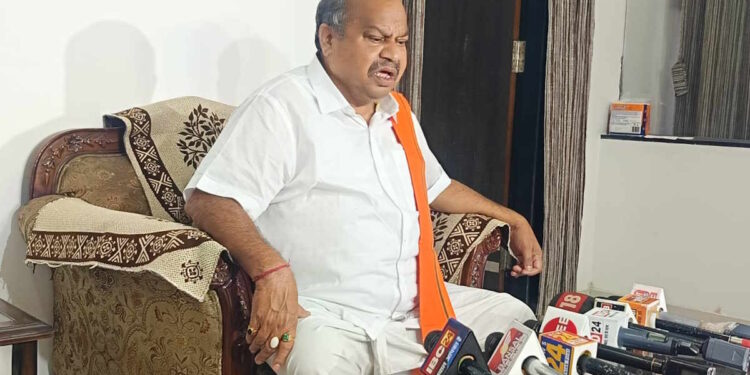 ठगी का शिकार हुए विधायक पुरंदर मिश्रा, BJP नेता का पीए बनकर मांगे पैसे