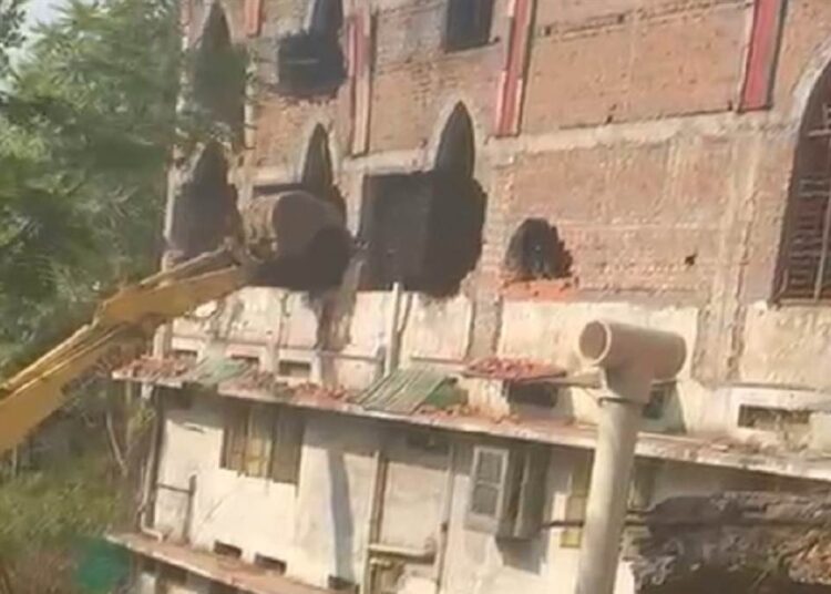 सामुदायिक भवन के नाम पर बन रहा था चर्च, प्रशासन ने चलाया बुलडोजर; पुलिस बल तैनात