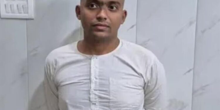 ‘गीता ज्ञान’ के नाम पर युवतियों से यौन शोषण का आरोप, मथुरा से IITian बाबा गिरफ्तार