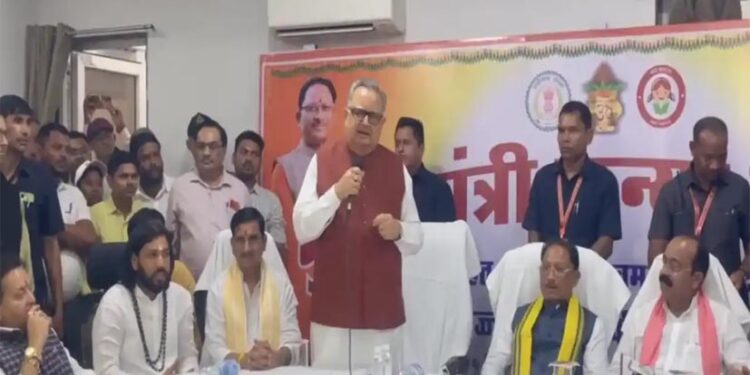 बेमेतरा में मुख्यमंत्री के सामने जिला प्रशासन पर भड़के विधानसभा अध्यक्ष डॉ. रमन सिंह