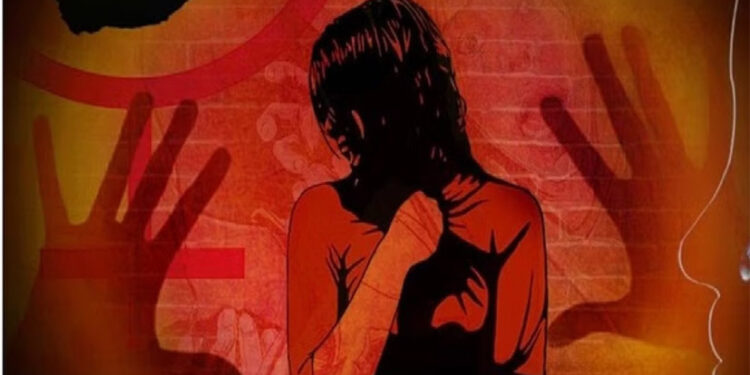 वायुसेना अधिकारी की पत्नी से कथित दुष्कर्म और धर्मांतरण के दबाव का आरोप, आरोपी फरार; वीडियो वायरल