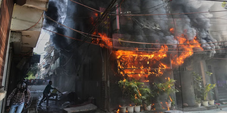 Malviya Nagar Hotel Fire: 21 मौतें, 17 विदेशी, होटल मालिक फरार… दिल्ली के मालवीय नगर आग हादसे की भयावह कहानी