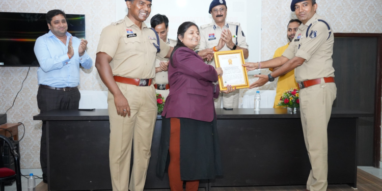 रायपुर में ऑटो और ई-रिक्शा में क्यूआर कोड व्यवस्था शुरू, 15 दिन में 15,047 वाहनों का पंजीयन बना विश्व रिकॉर्ड