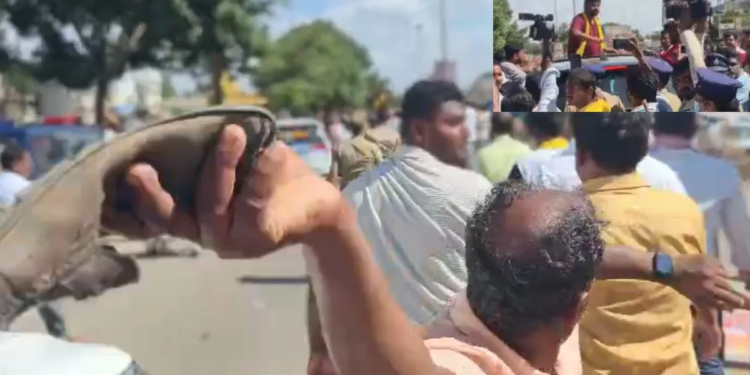 कांग्रेस विधायक पर चला जूता, VIDEO भी सामने आया