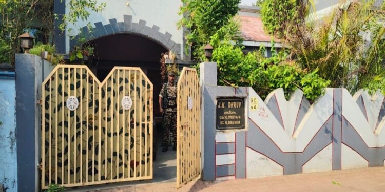 ED का बड़ा एक्शन: भिलाई में रिटायर्ड IAS जेके ध्रुव और रायपुर में आरती वासनिक के ठिकानों पर छापेमारी