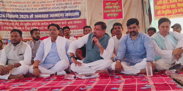 डीएड अभ्यर्थियों के आंदोलन को मिला संजय सिंह का समर्थन, संसद में मुद्दा उठाने का किया ऐलान