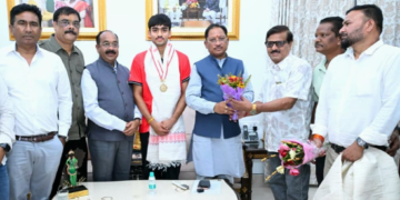 अंडर-18 एशिया कप विजेता हॉकी खिलाड़ी अवि मानिकपुरी ने मुख्यमंत्री विष्णु देव साय से की सौजन्य भेंट