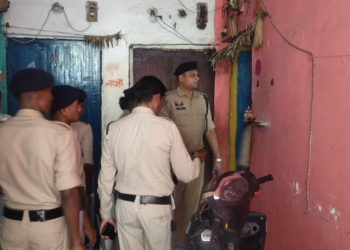Raipur Crime News: बीएसयूपी कॉलोनी में पुलिस का बड़ा सर्च अभियान, 300 से अधिक मकानों की जांच