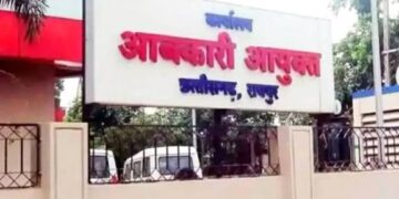 शराब दुकानों में ओवररेटिंग पर बड़ी कार्रवाई: 3 आबकारी एसआई निलंबित, 5 अधिकारियों को नोटिस