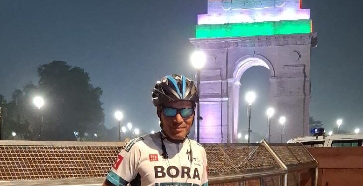 छत्तीसगढ़ के शिक्षक ने साइकिल से तय किया देशभर का सफर, गिनीज वर्ल्ड रिकॉर्ड में दर्ज हुआ नाम