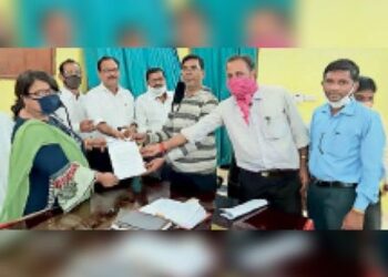 नायब तहसीलदार अभिषेक देवांगन को न्यायालीन कार्य से विरत करने की मांग