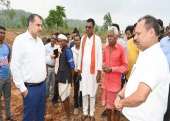 PM जनमन योजना की सड़क धंसी, सरकार का बड़ा एक्शन; 2 इंजीनियर सस्पेंड, कार्यपालन अभियंता भी रडार पर