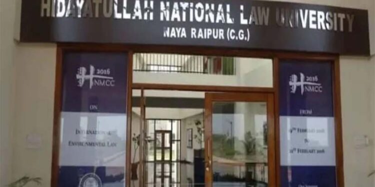 पेट्रोल-डीजल महंगा पड़ने लगा छात्रों पर, HNLU ने मेस फीस में 5% की बढ़ोतरी की