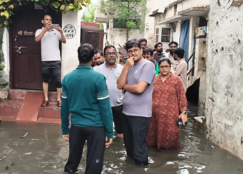 पहली बारिश में सक्रिय हुआ निगम अमला, आयुक्त संबित मिश्रा ने नालों और जलभराव क्षेत्रों का किया निरीक्षण