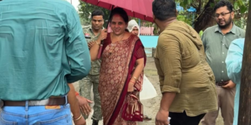Raipur Rain Alert: भारी बारिश के बाद मैदान में उतरीं Mayor Meenal Choubey, जलभराव वाले क्षेत्रों में 24 घंटे राहत कार्य के निर्देश