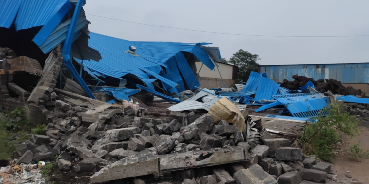 Raipur News: रतिलाल पटेल और हिमांशु पटेल के अवैध व्यावसायिक निर्माण पर चला बुलडोजर