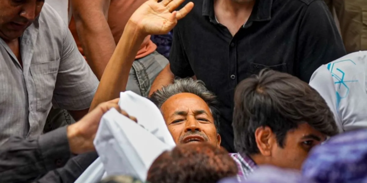 सफदरजंग अस्पताल में ही होगा सोनम वांगचुक का इलाज, पत्नी से मिलने की अनुमति, दिल्ली हाईकोर्ट ने मांगी स्टेटस रिपोर्ट