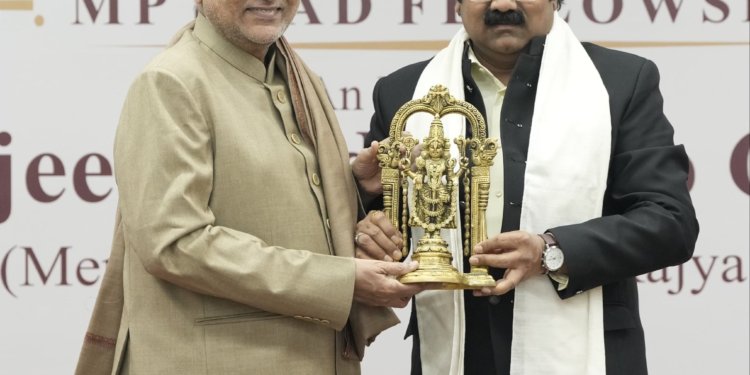 उपराष्ट्रपति ने एमपी लीड फेलो से कहा, नेतृत्व का आकलन सेवा से होता है, अधिकार से नहीं