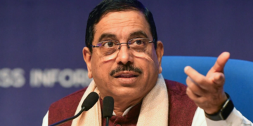 प्रह्लाद जोशी बने नए शिक्षा मंत्री, धर्मेंद्र प्रधान के इस्तीफे के बाद हुआ ऐलान