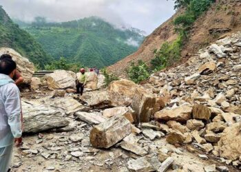 उत्तराखंड में मॉनसून का कहर: 100 सड़कें बंद, दो मकान ढहे; आदि कैलास और ओम पर्वत यात्रा स्थगित